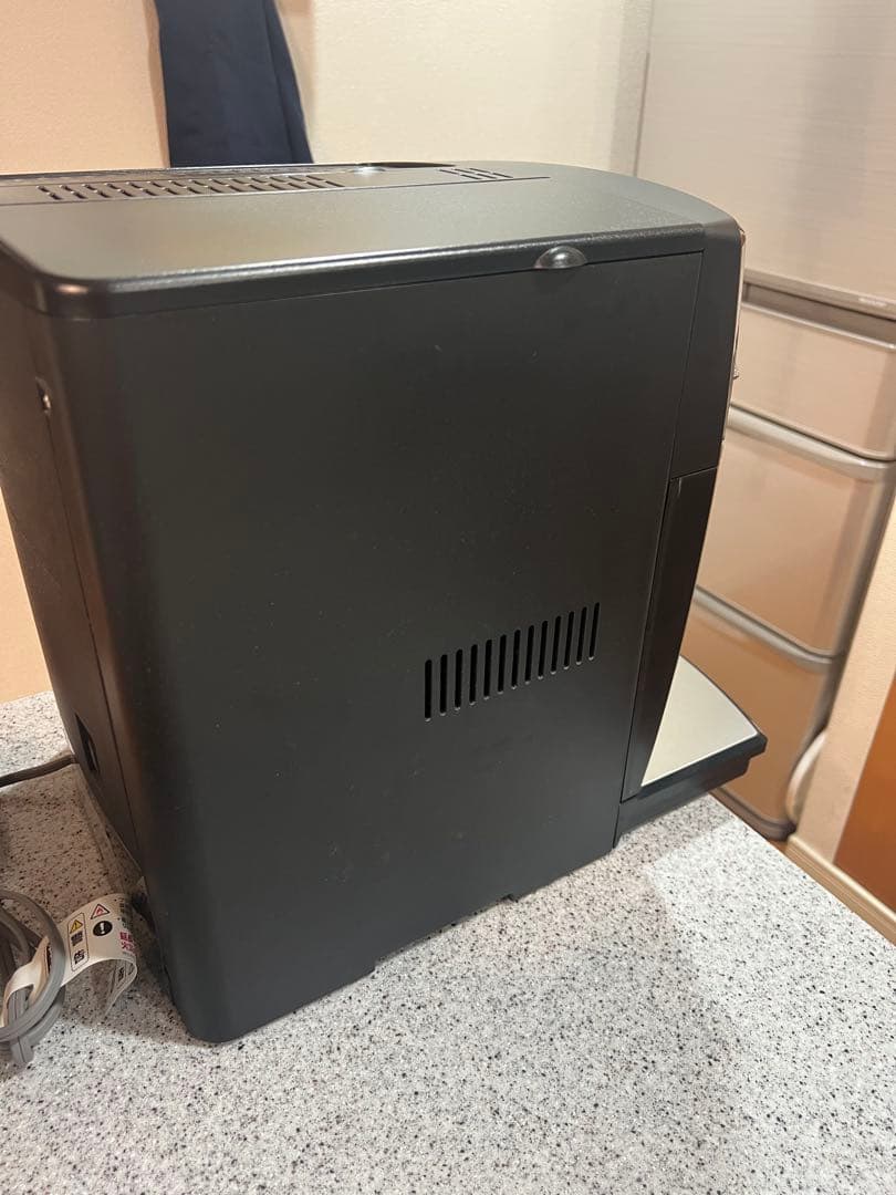 De'Longhi Magnifica エスプレッソマシン　ESAM03110B