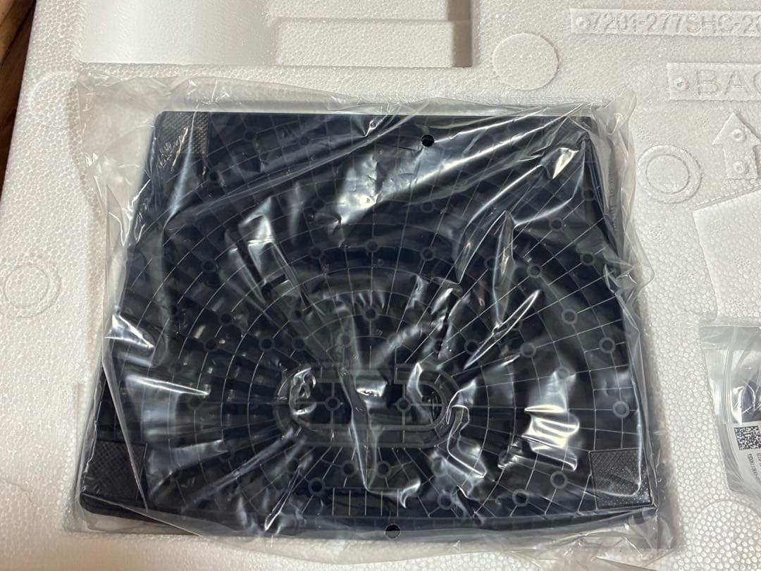 モニター27インチ　縦画面　ゲーミングモニター