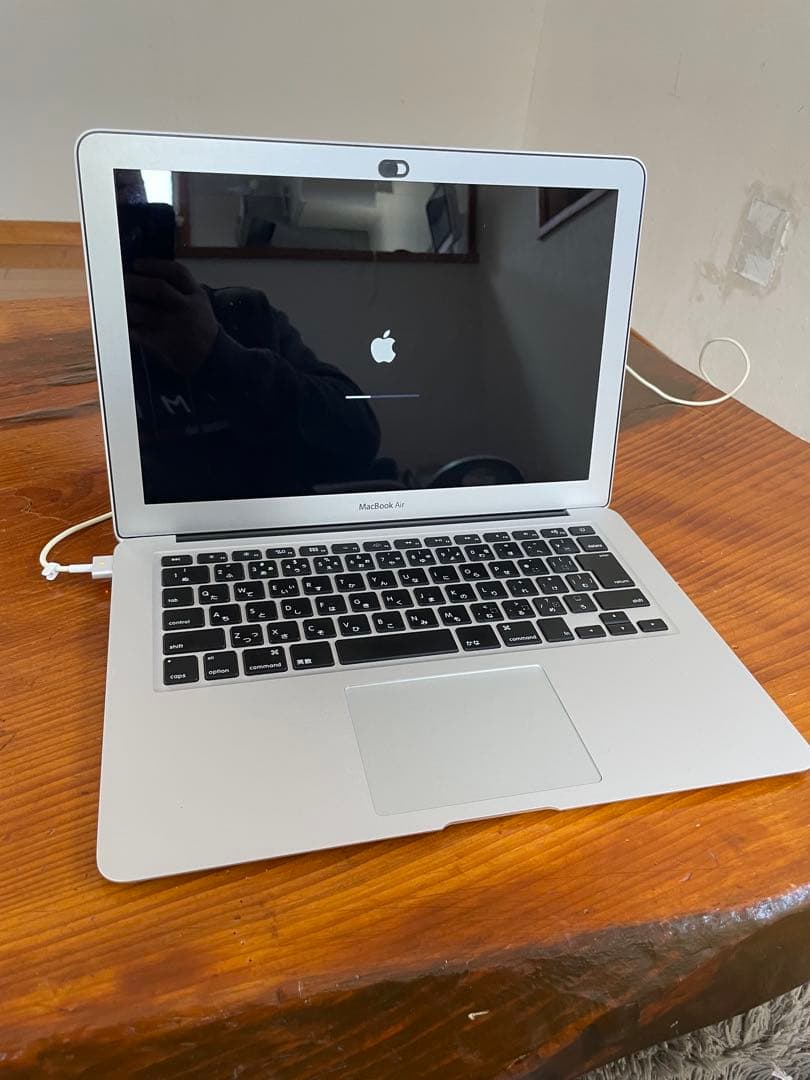 Apple MacBook Air シルバー 充電器付き　美品