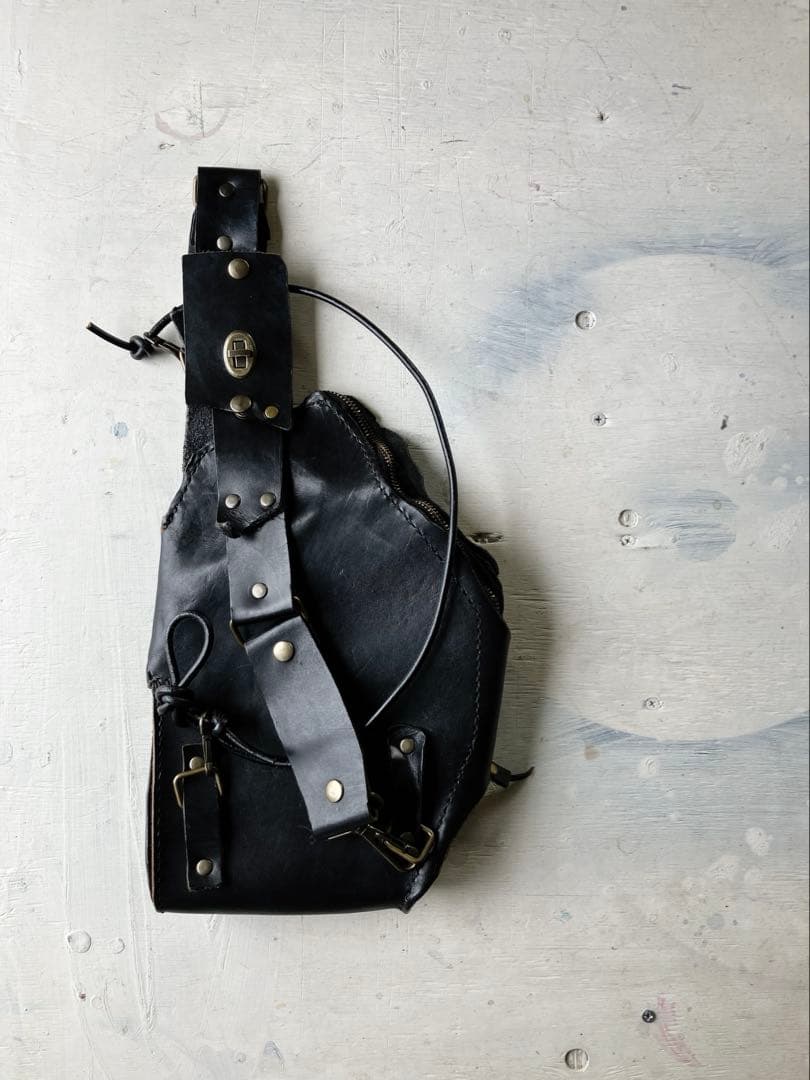 自由自在黒革渋皺leather継接変形ボディbag