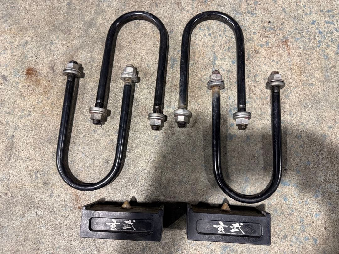 ハイエースHEIGHT DOWN BLOCK KIT 1.5インチ美品