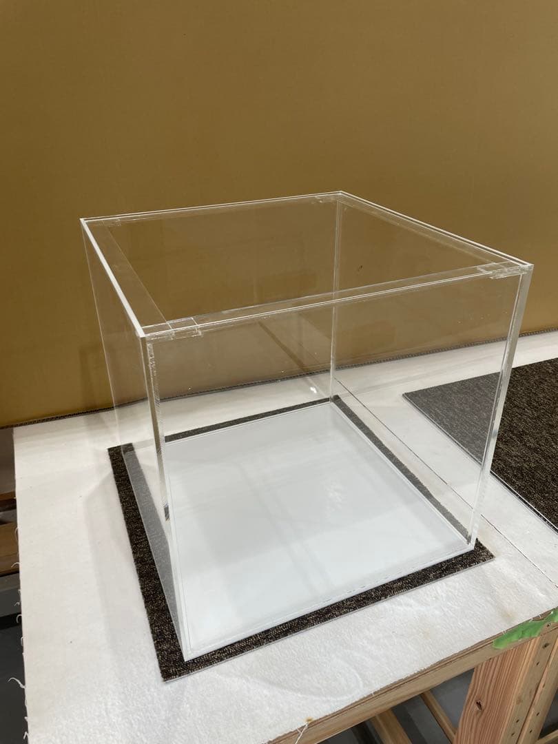アクリル水槽5mmクリア底板白、Ｍ。