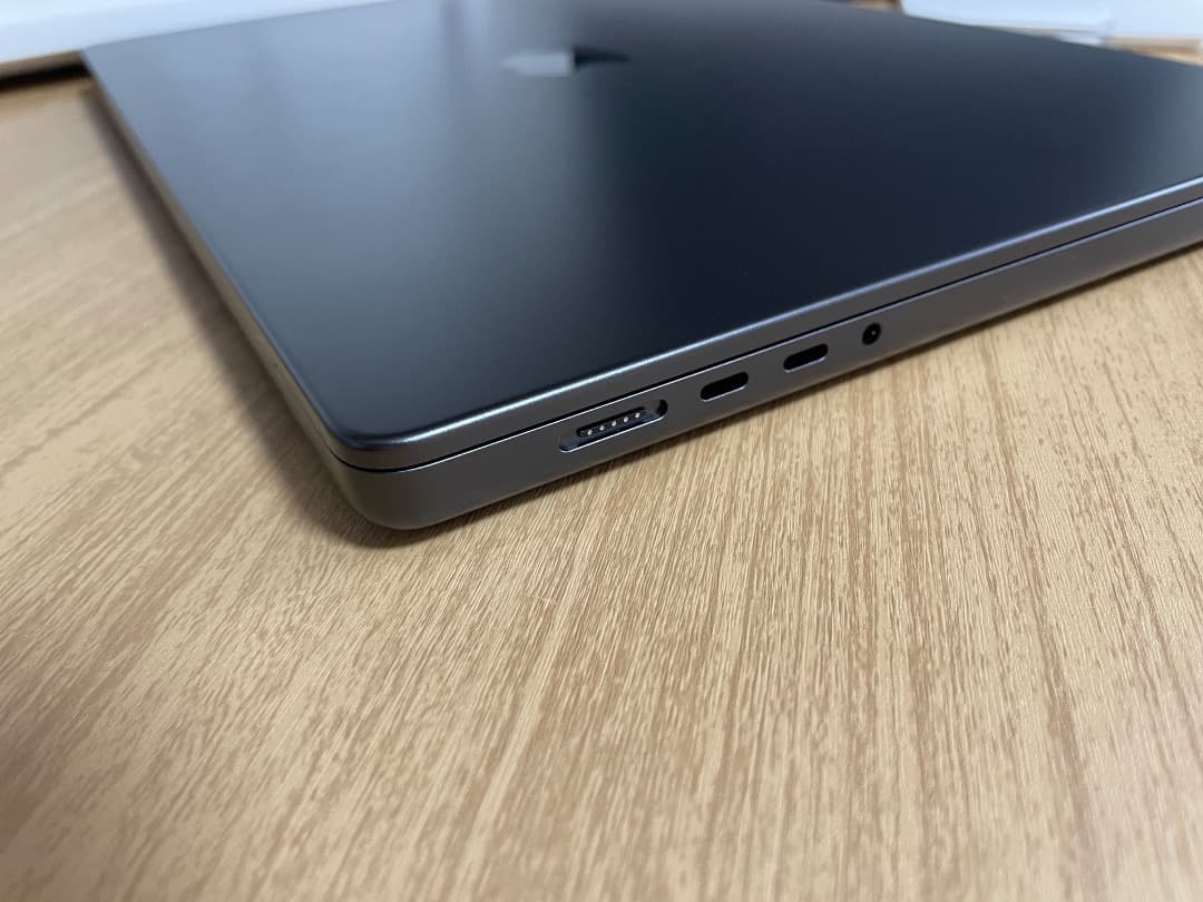 「美品」MacBook Pro Apple M4 Max 、16\"、36G/1T