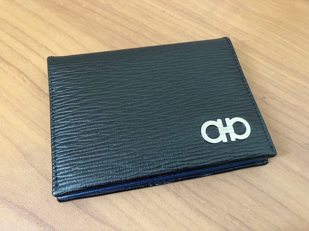 サルヴァトーレフェラガモ　名刺入れ