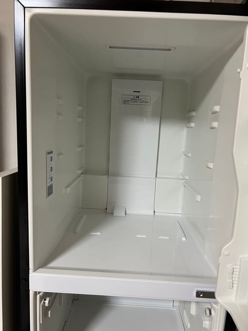 【キムドヨン】Hisense 3ドア冷凍冷蔵庫 ダークブラウン2019年製