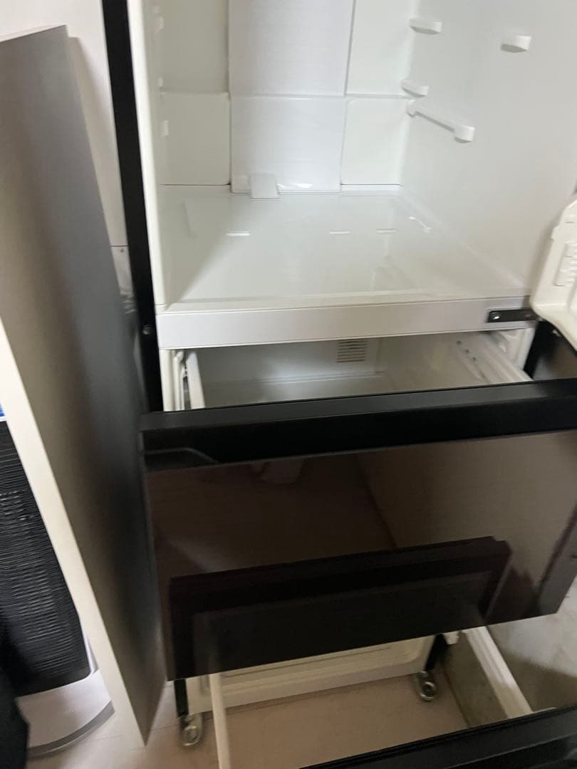 【キムドヨン】Hisense 3ドア冷凍冷蔵庫 ダークブラウン2019年製