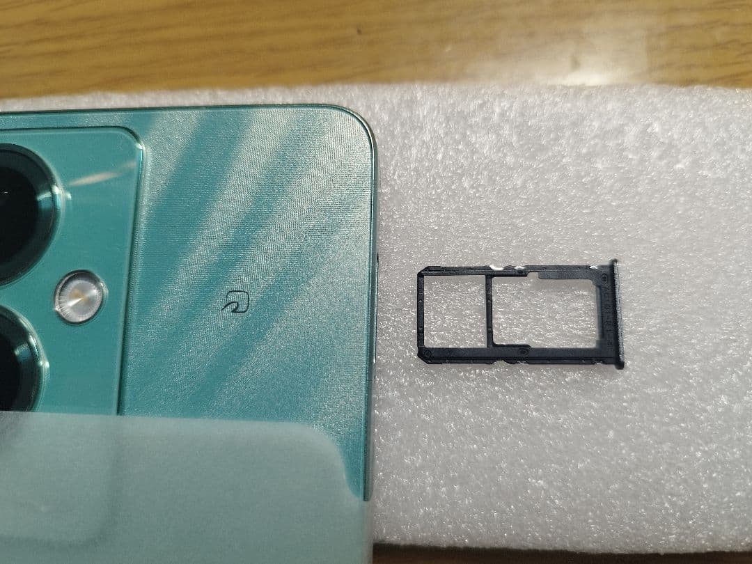 値下げ　OPPO A79 5G、新品未使用品、純正33Wパワーアダプター無料添付