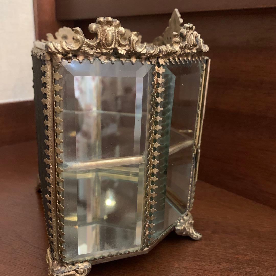 ガラスと真鍮の2段ロココジュエリーボックス