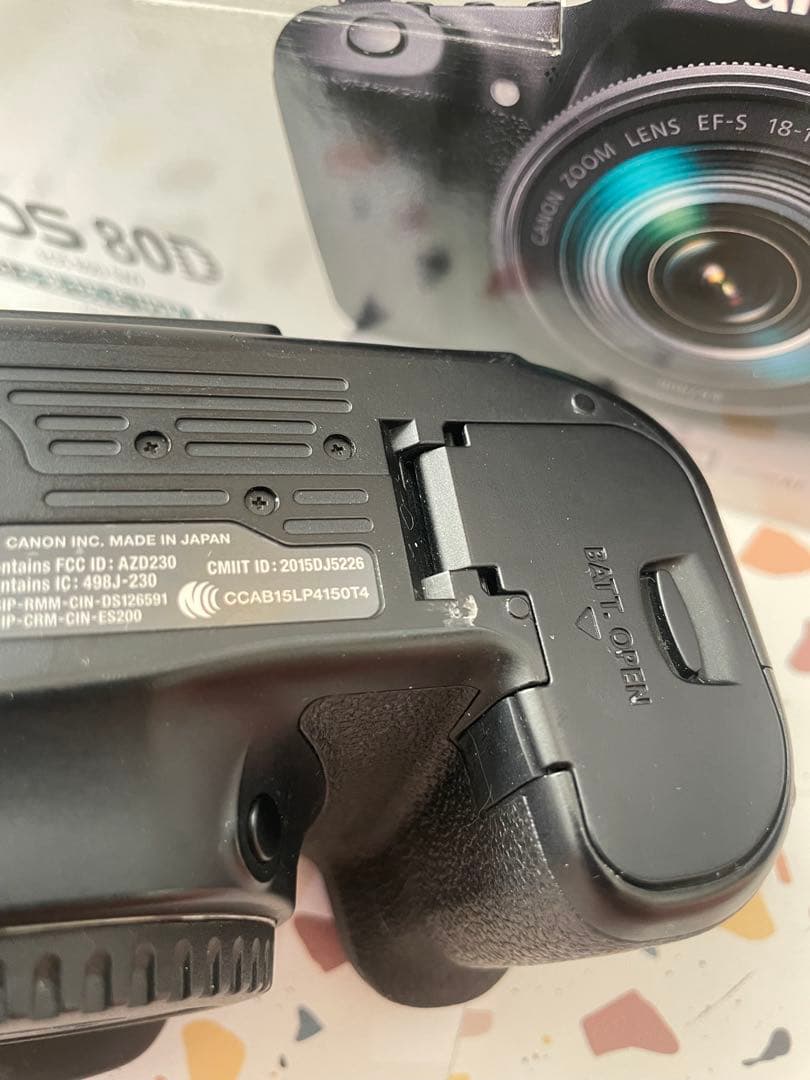 【箱付き】Canon EOS 80D デジタル一眼レフ