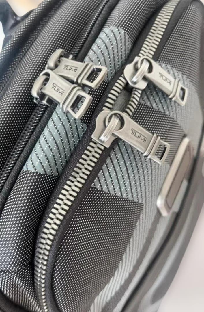 TUMI スリムバックパック 新柄