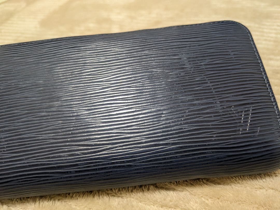 ルイヴィトン 長財布 エピ ジッピーウォレット ラウンドファスナー