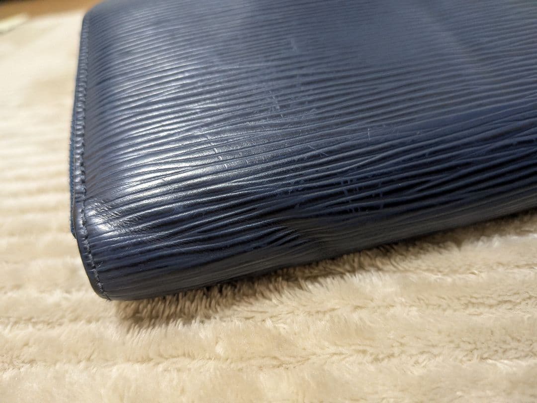 ルイヴィトン 長財布 エピ ジッピーウォレット ラウンドファスナー