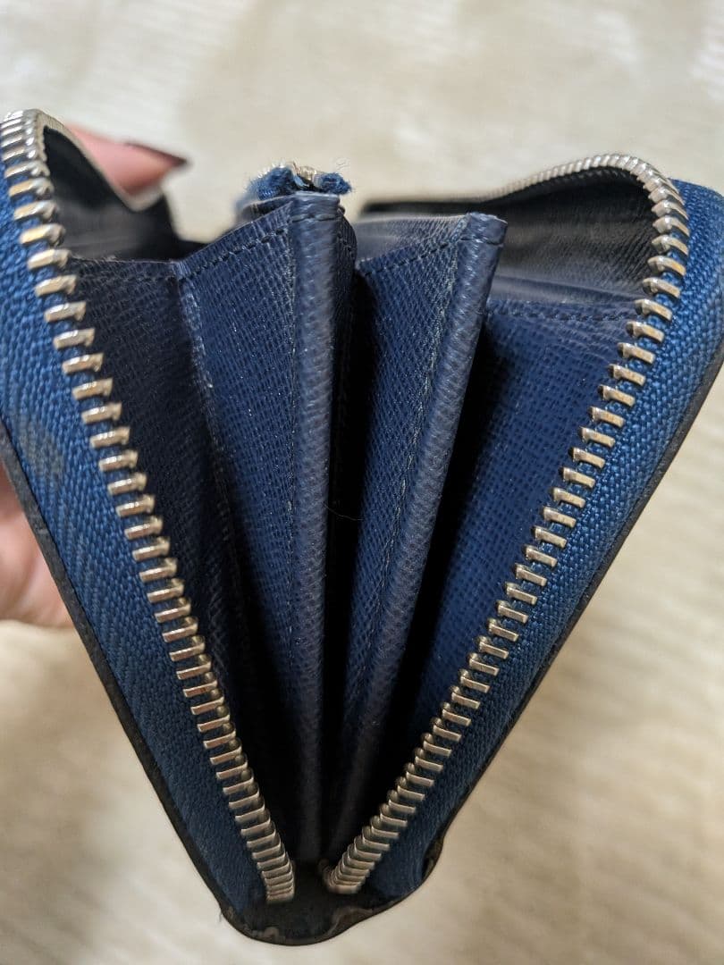 ルイヴィトン 長財布 エピ ジッピーウォレット ラウンドファスナー