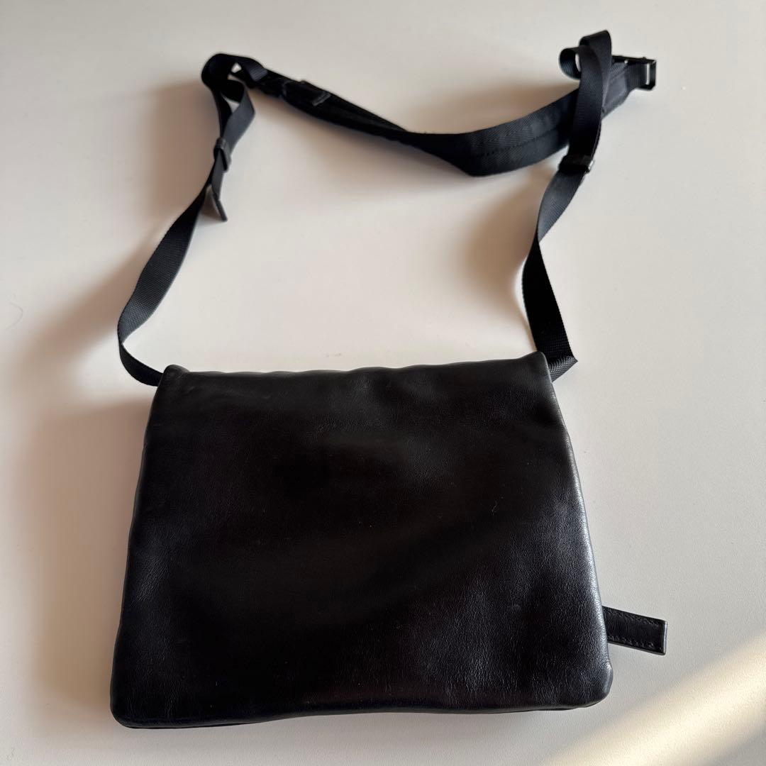 プラダ　レザーショルダーバック