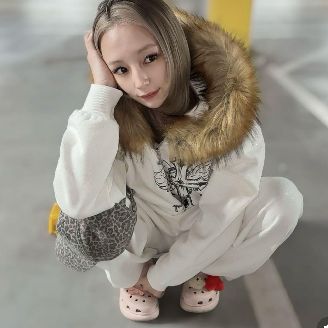 トップス 9090 Cross Logo glitter Fur Zip Hoodie