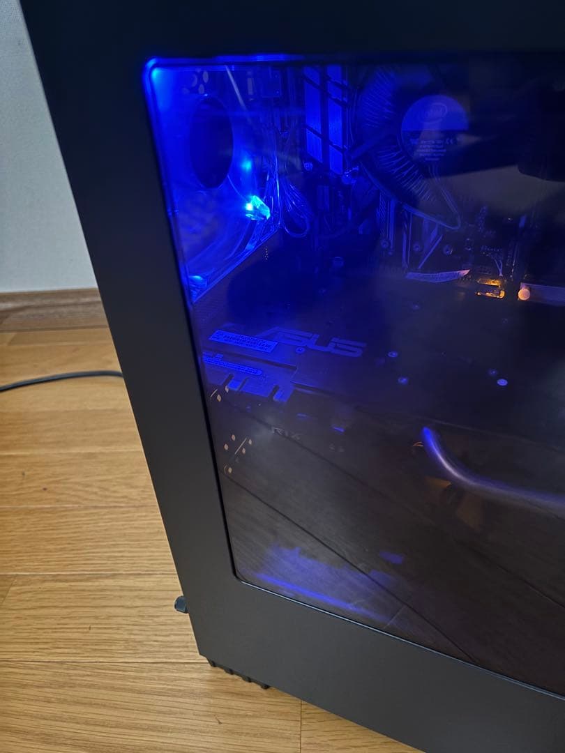 青光り！自作ゲーミングPC 中古です。i7 と今高騰中ですが新品SSD使用！