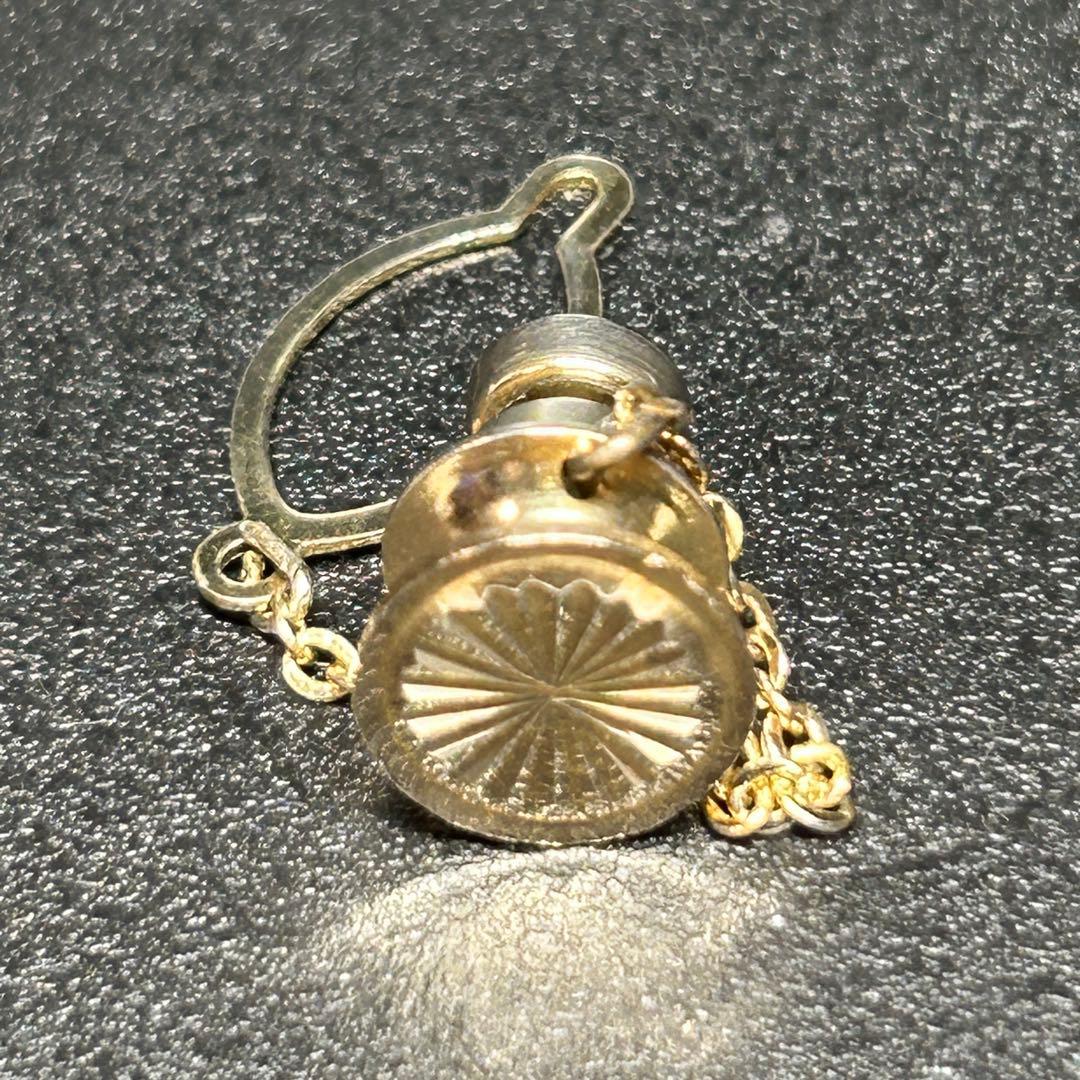 美品18金製　菊紋デザイン　ゴールド　タイタックピン・ネクタイピン・ピンバッジ