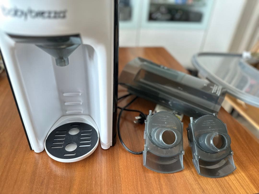 【ベビーブレッツァ Baby Brezza】自動ミルクメーカー／付属品多め