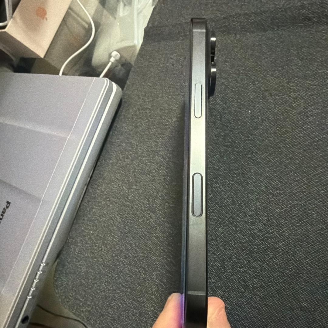 hitomi【超美品】iPhone 16Pro 128GBブラックチタン