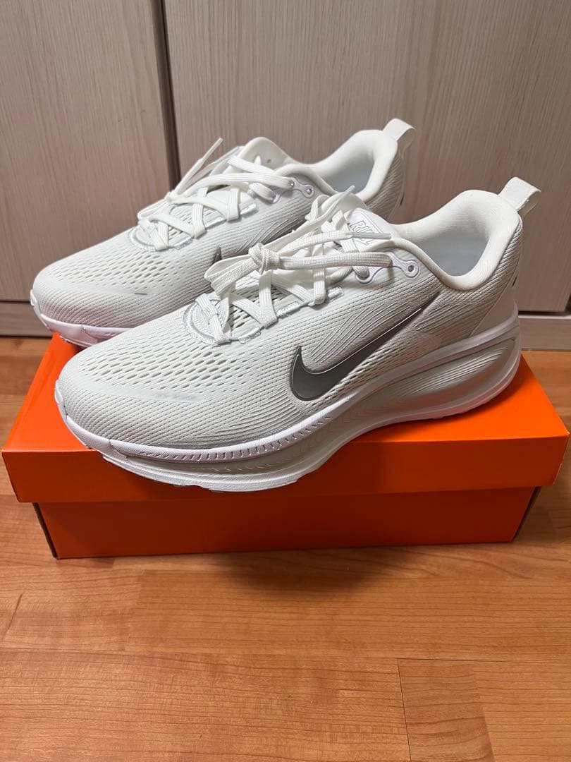 NIKE ナイキ　ズーム　ボメロ18 新品未使用　27.5cm ホワイト