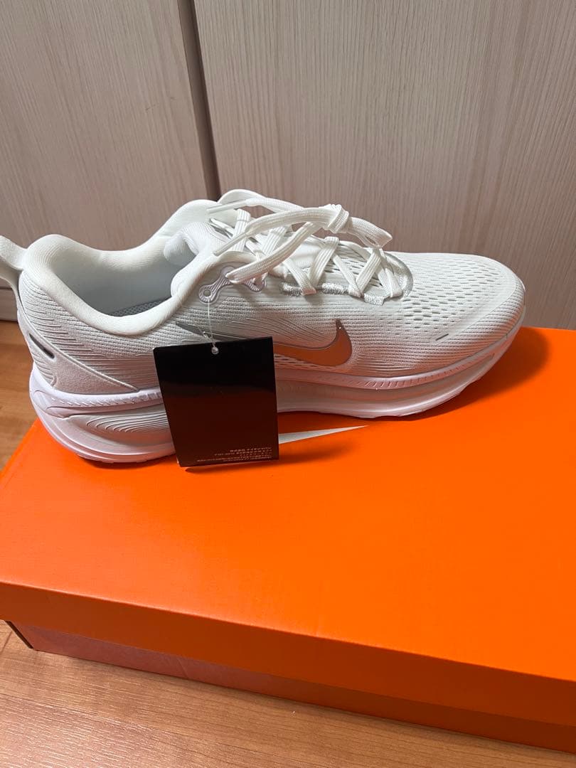 NIKE ナイキ　ズーム　ボメロ18 新品未使用　27.5cm ホワイト