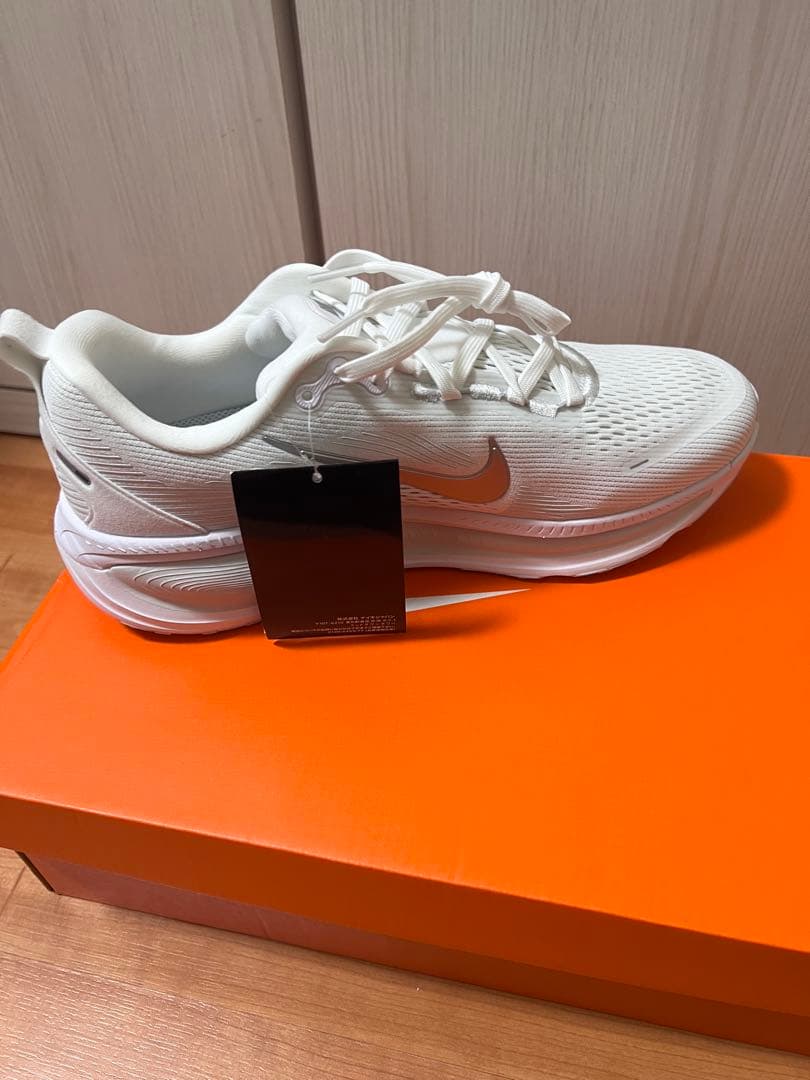 NIKE ナイキ　ズーム　ボメロ18 新品未使用　27.5cm ホワイト