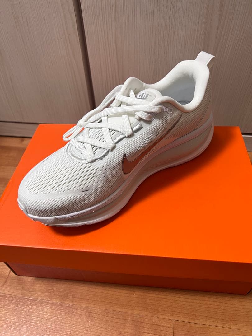 NIKE ナイキ　ズーム　ボメロ18 新品未使用　27.5cm ホワイト