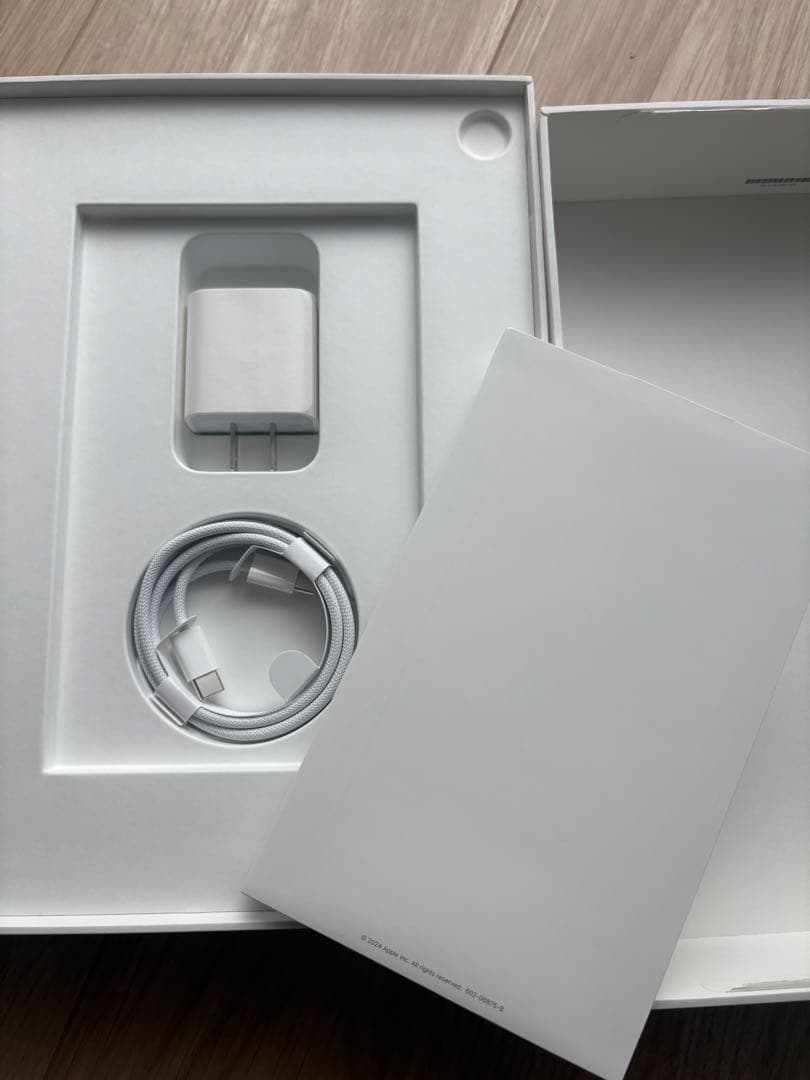 【極美品】キーボードケース付　iPad Air 6世代 Wi-Fi 128GB