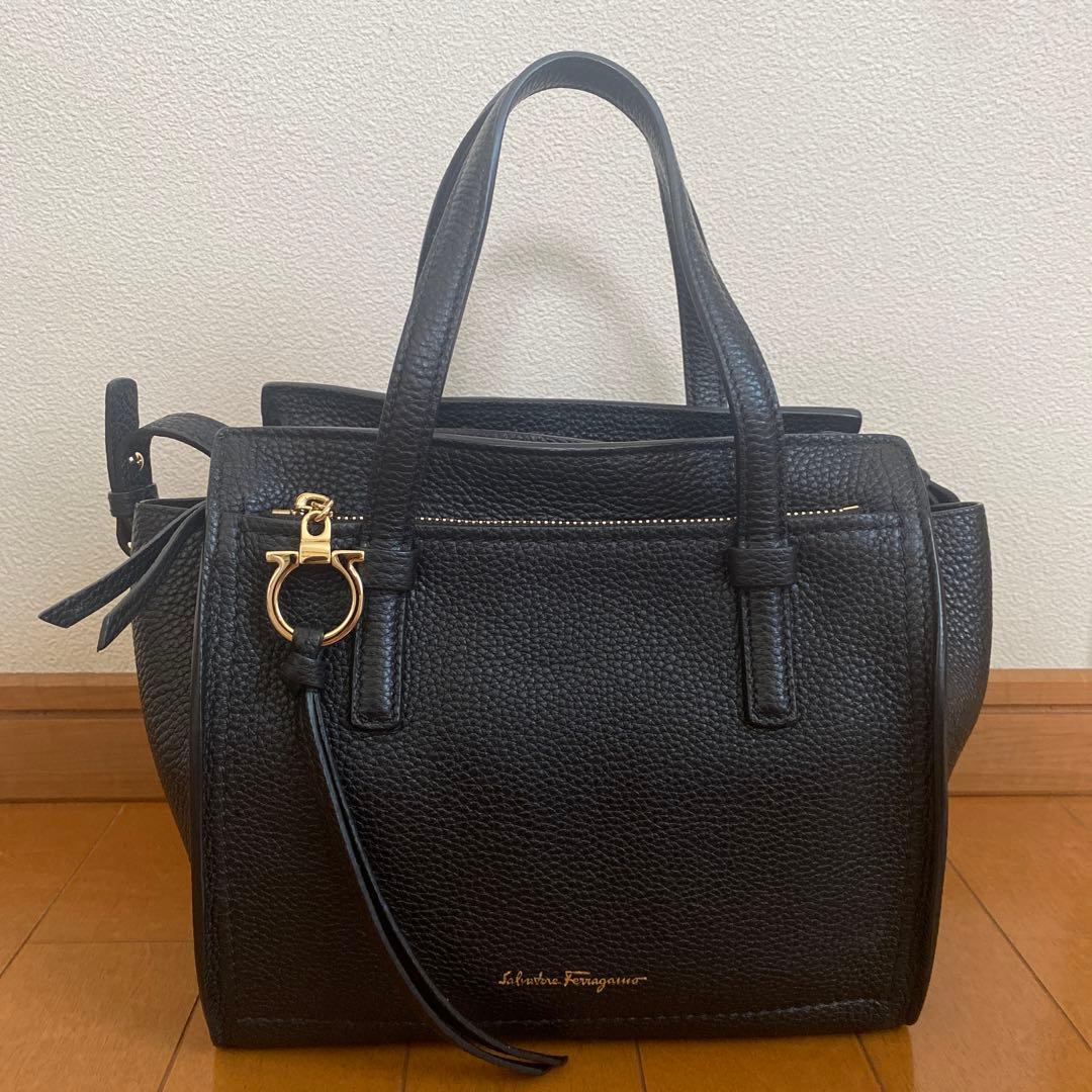 Ferragamo フェラガモ バッグ　21-F478 AMY 黒