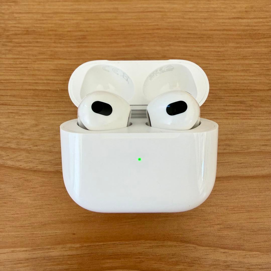 【値下げしました】Apple AirPods (第３世代)