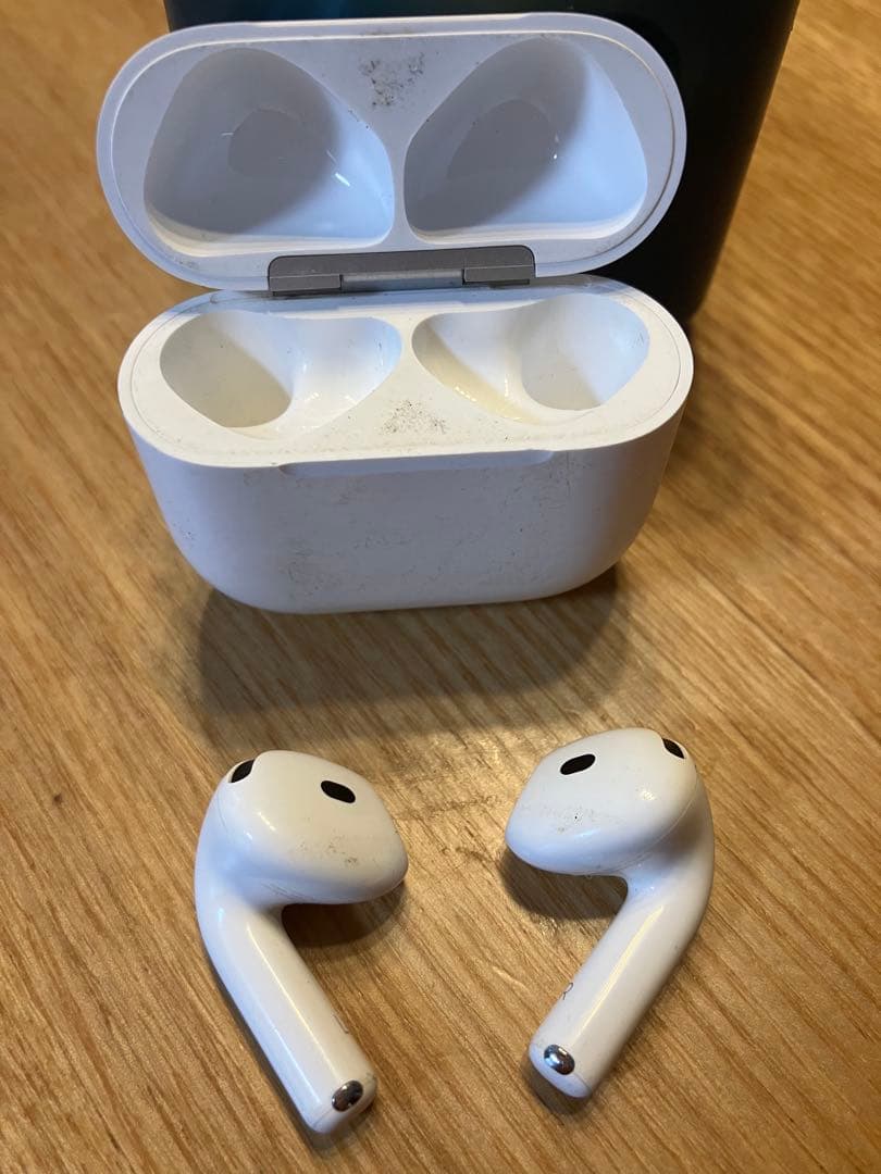 最終値下げ早い者勝ち☆AirPods 4 (ノイズキャンセリングなし)おまけ付き