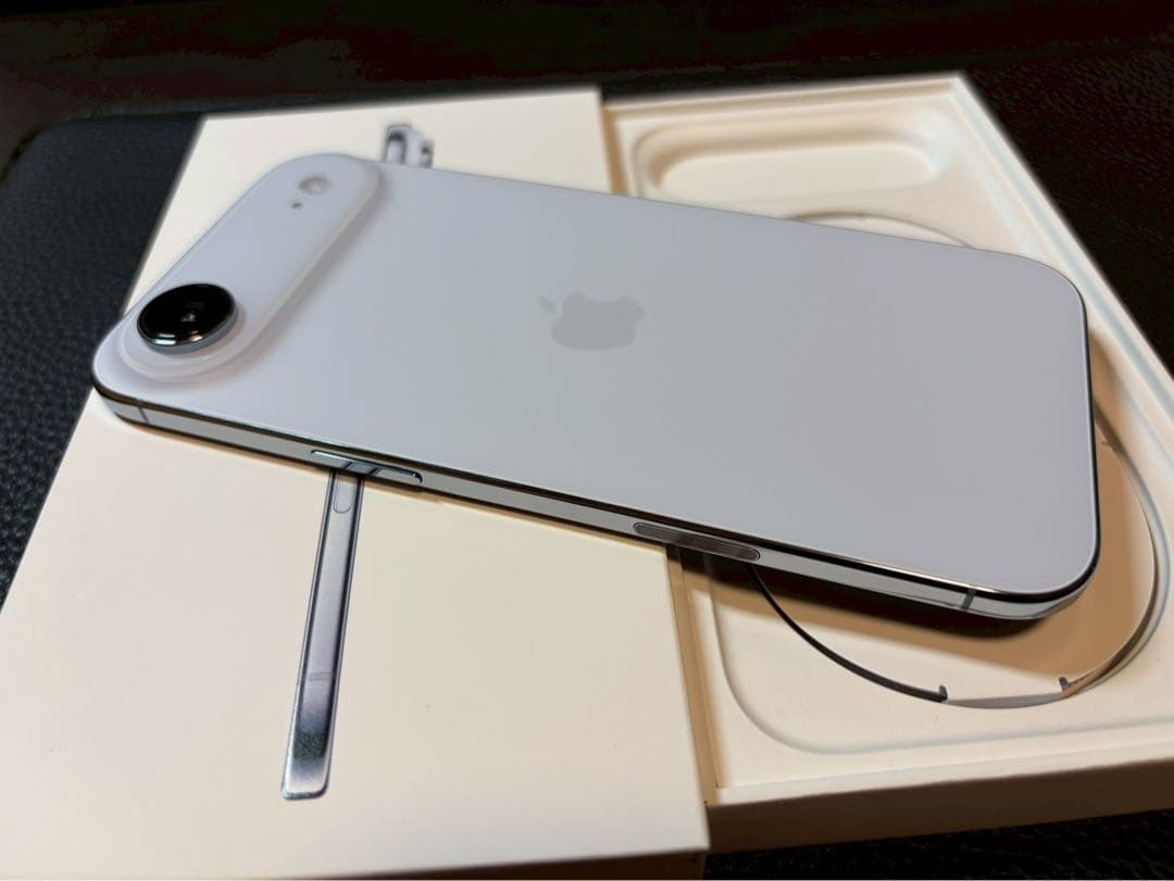 マロ　【美品】iPhone Air 1TB SIMフリースカイブルー