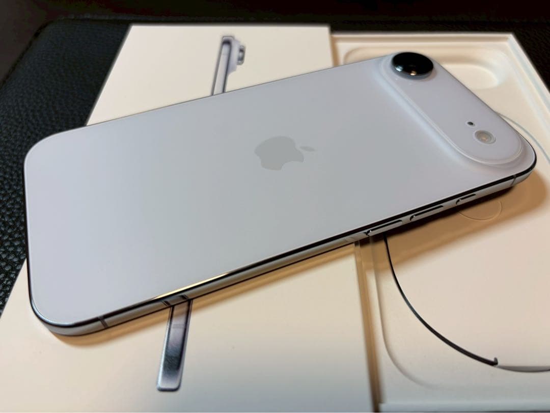 マロ　【美品】iPhone Air 1TB SIMフリースカイブルー