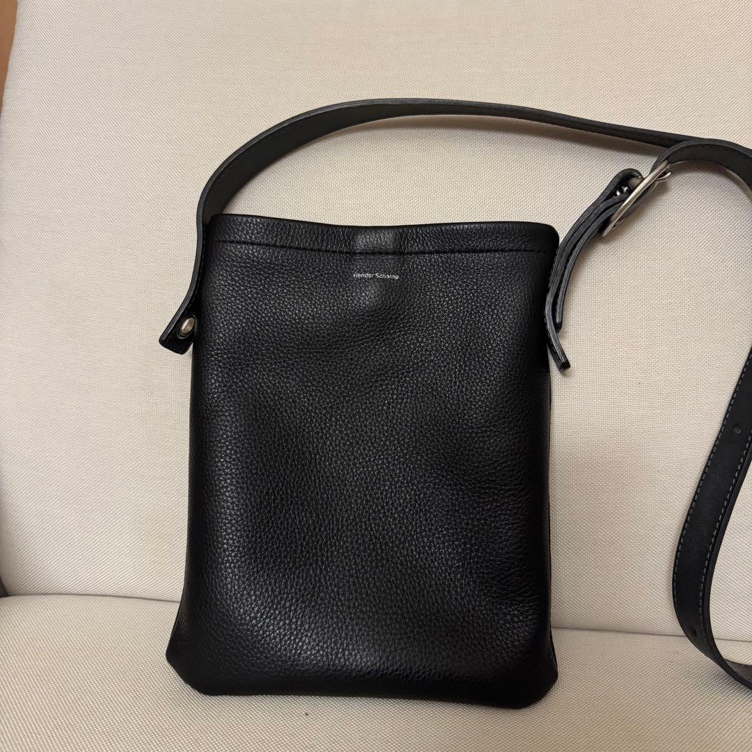 Hender Scheme ブラック レザー ショルダーバッグ
