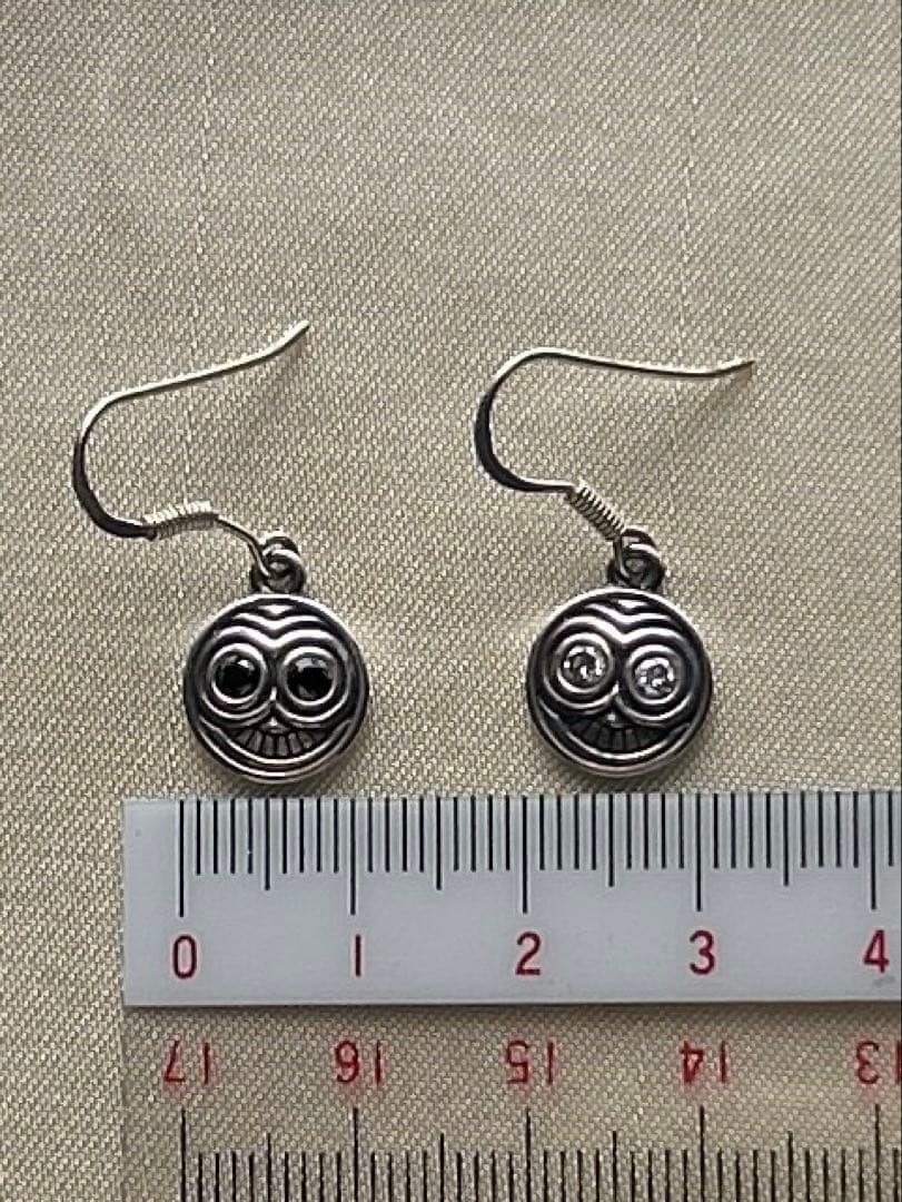 マジカルデザイン　シルバーピアス　チベッコツ