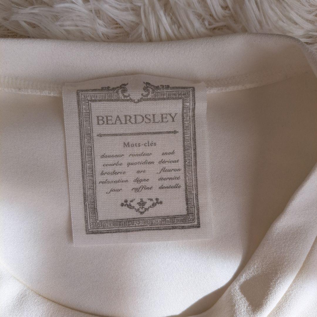 ビアズリー BEARDSLEY Tブラウス　ホワイト