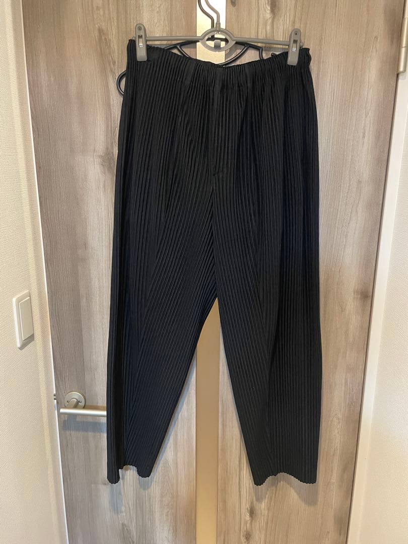 プリーツパンツ　センタープレス　サイズ3 オムプリッセイッセイミヤケ　黒