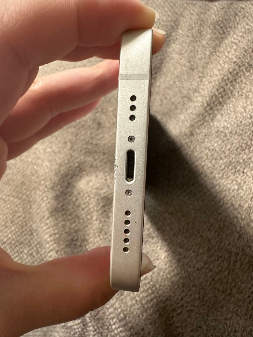 iPhone 13 ホワイト 背面破損