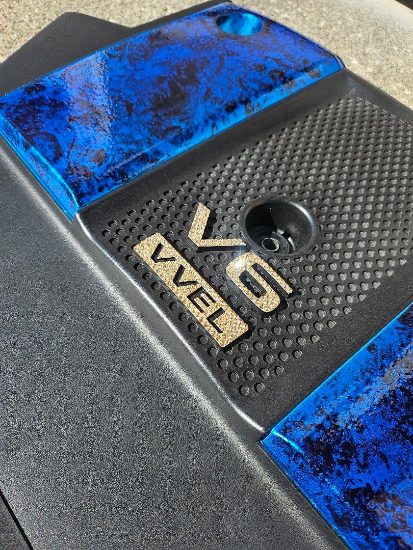 Z34　エンジンカバー　ラップ塗装　エンブレム　スワロフスキー加工