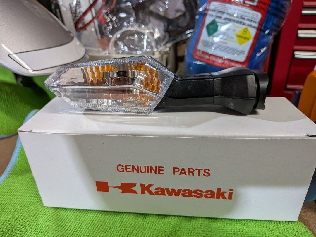 KawasakiZRX1200ダエグ純正ウィンカーなど純正部品。