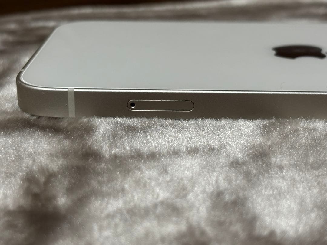 iPhone 13 128GB Starlight（スターライト）本体