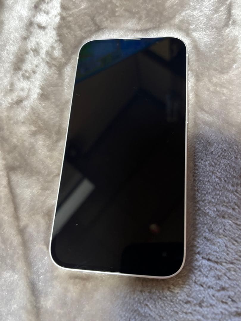 iPhone 13 128GB Starlight（スターライト）本体
