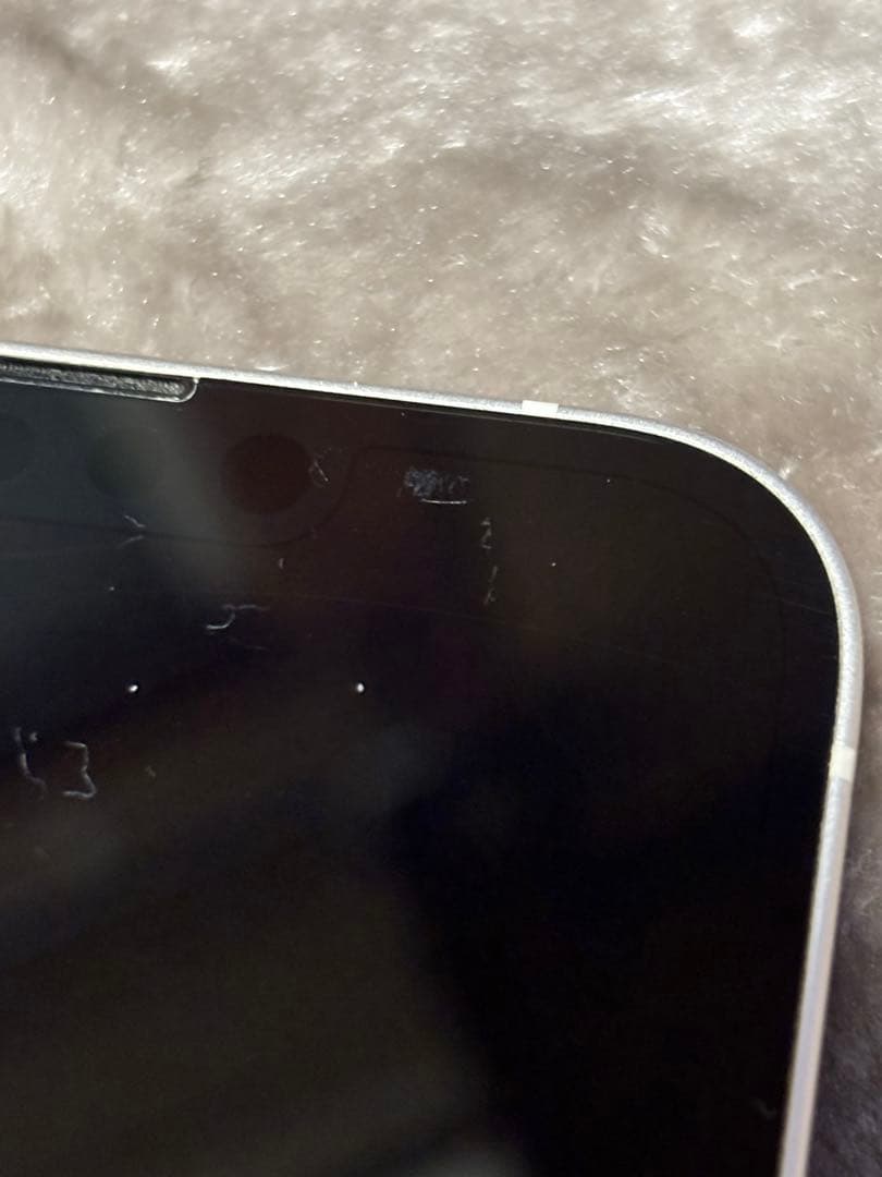 iPhone 13 128GB Starlight（スターライト）本体