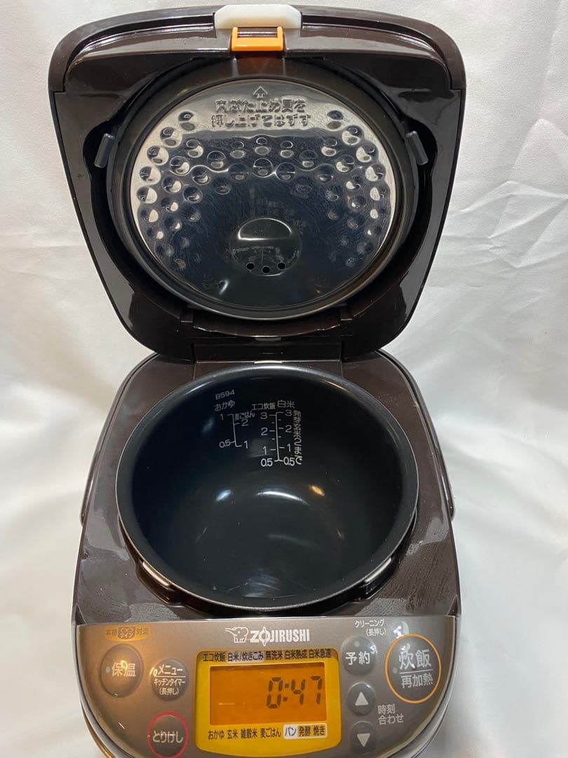 象印 Zojirushi NP-GP05E9炊飯器 2023年製　3合炊き