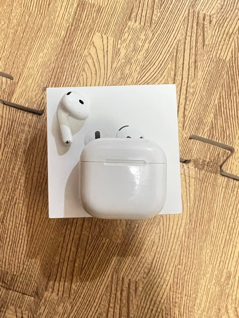 AirPods 4 本体 21,800円 ノイズキャンセリングなし