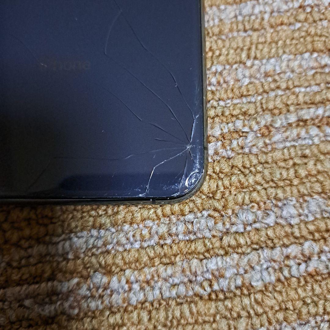 iPhone ブラック 本体 背面ひびあり