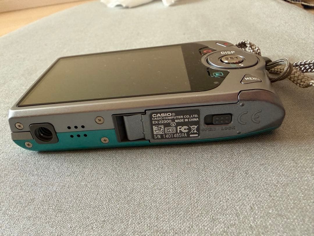 CASIO EXILIM ブルーデジタルカメラ　ケース、バッテリー、sdカード付