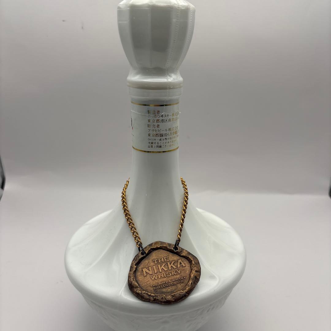 NIKKA ウイスキー 白い陶器製ボトル　アルコール分43% 700ml