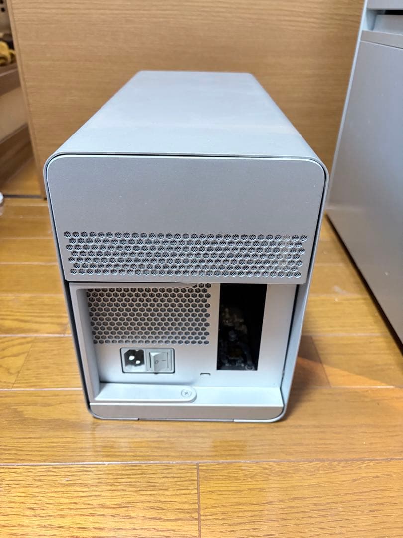 Razer Core X Mercury White 外付けGPUボックス