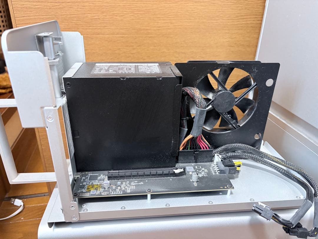 Razer Core X Mercury White 外付けGPUボックス